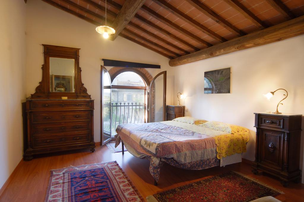 Вилла Agriturismo Le Volpaie Сан-Джиминьяно Номер фото