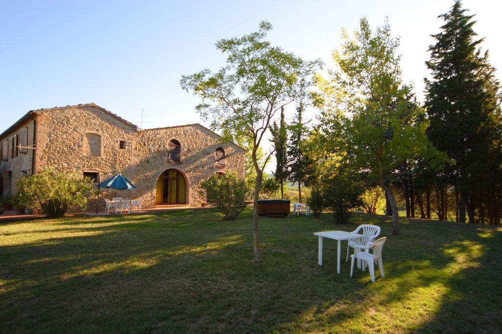 Вилла Agriturismo Le Volpaie Сан-Джиминьяно Экстерьер фото